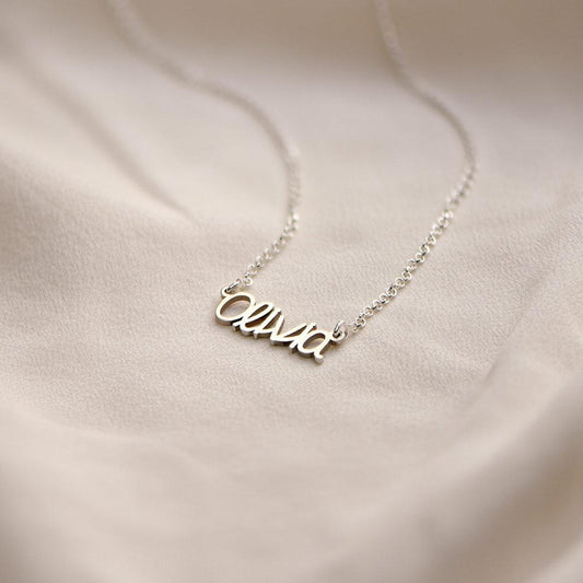 BREEZE STYLE NAME NECKLACE